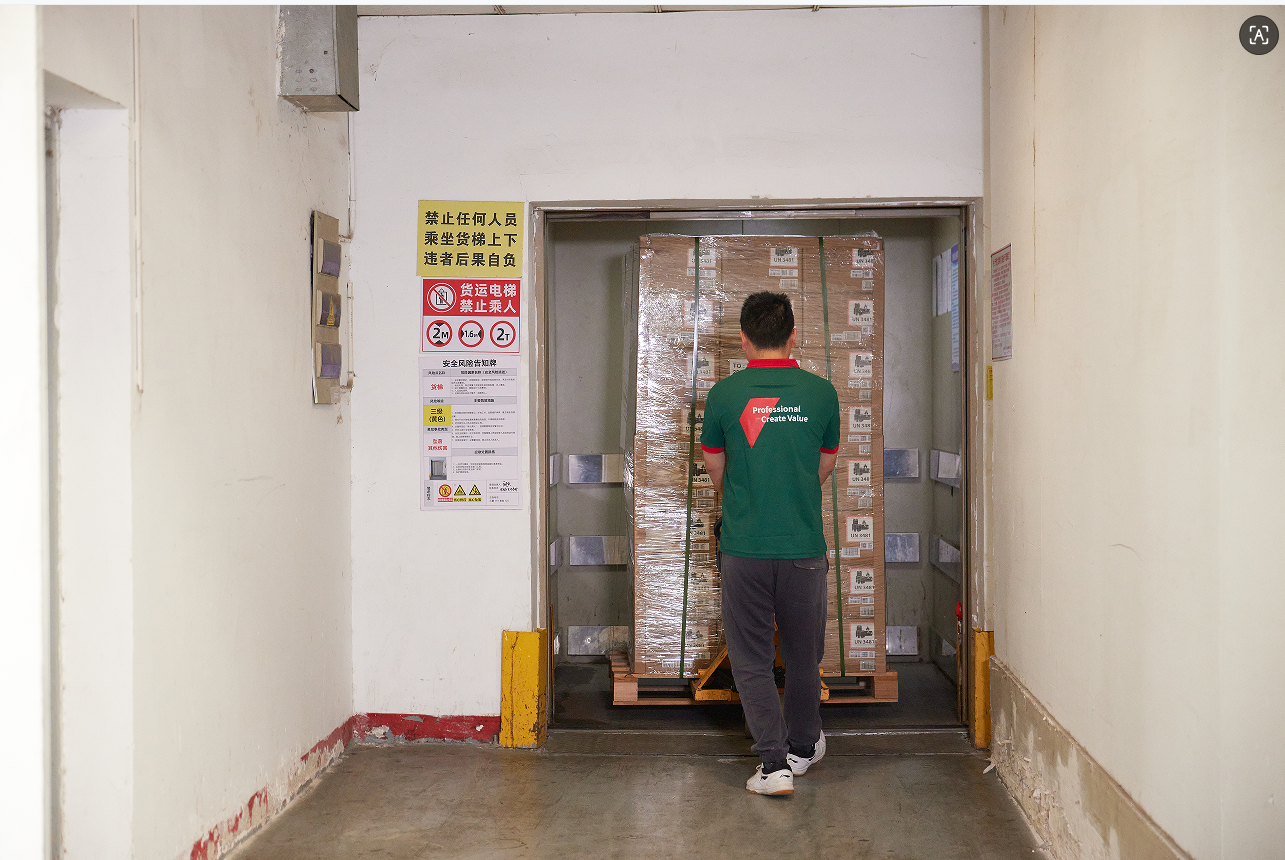 Cargo Loading, Unloading & Shipping